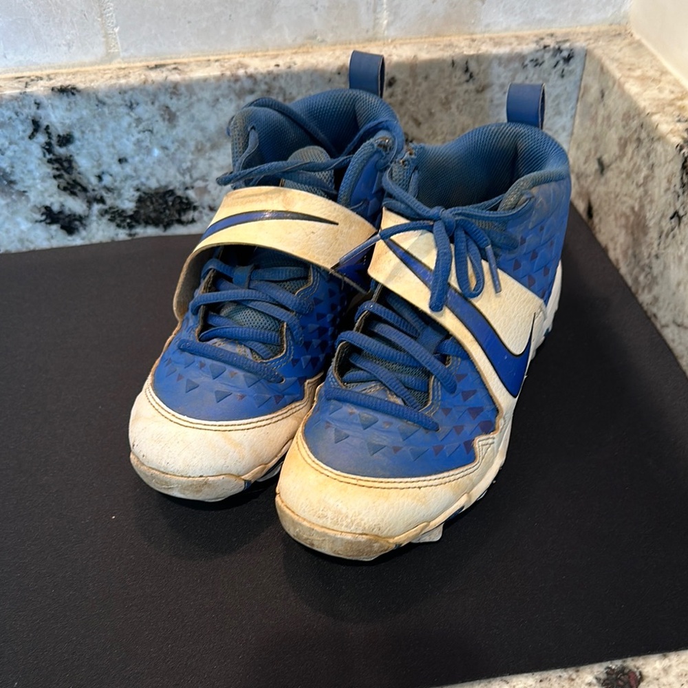 Kids Nike Mike Trout Baseball cleats size 3.5